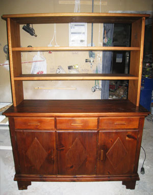 Lipasto: alaosa entis�ity, yl�osan hyllykk� valmistettu ja lis�tty kokonaisuuteen.